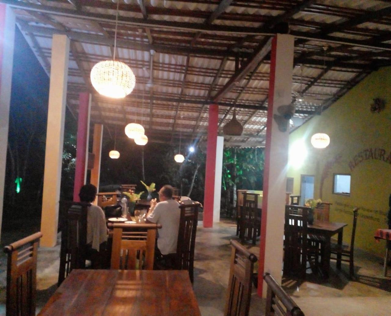 Jungle Restaurant And Villa Унаватуна Экстерьер фото