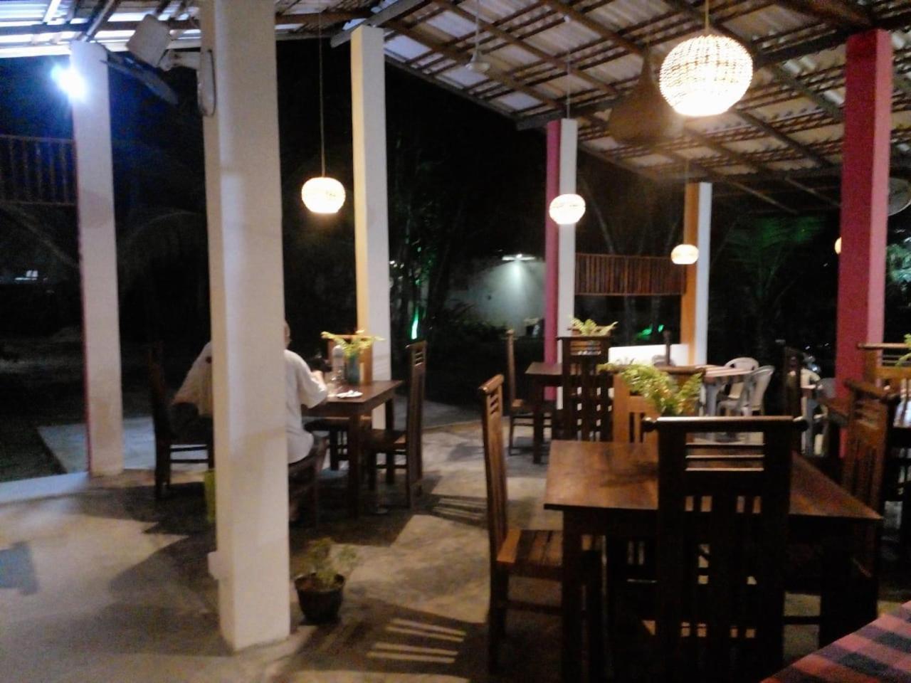 Jungle Restaurant And Villa Унаватуна Экстерьер фото