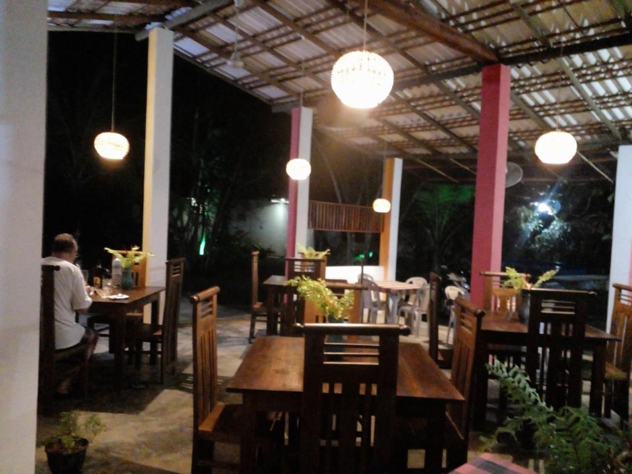 Jungle Restaurant And Villa Унаватуна Экстерьер фото