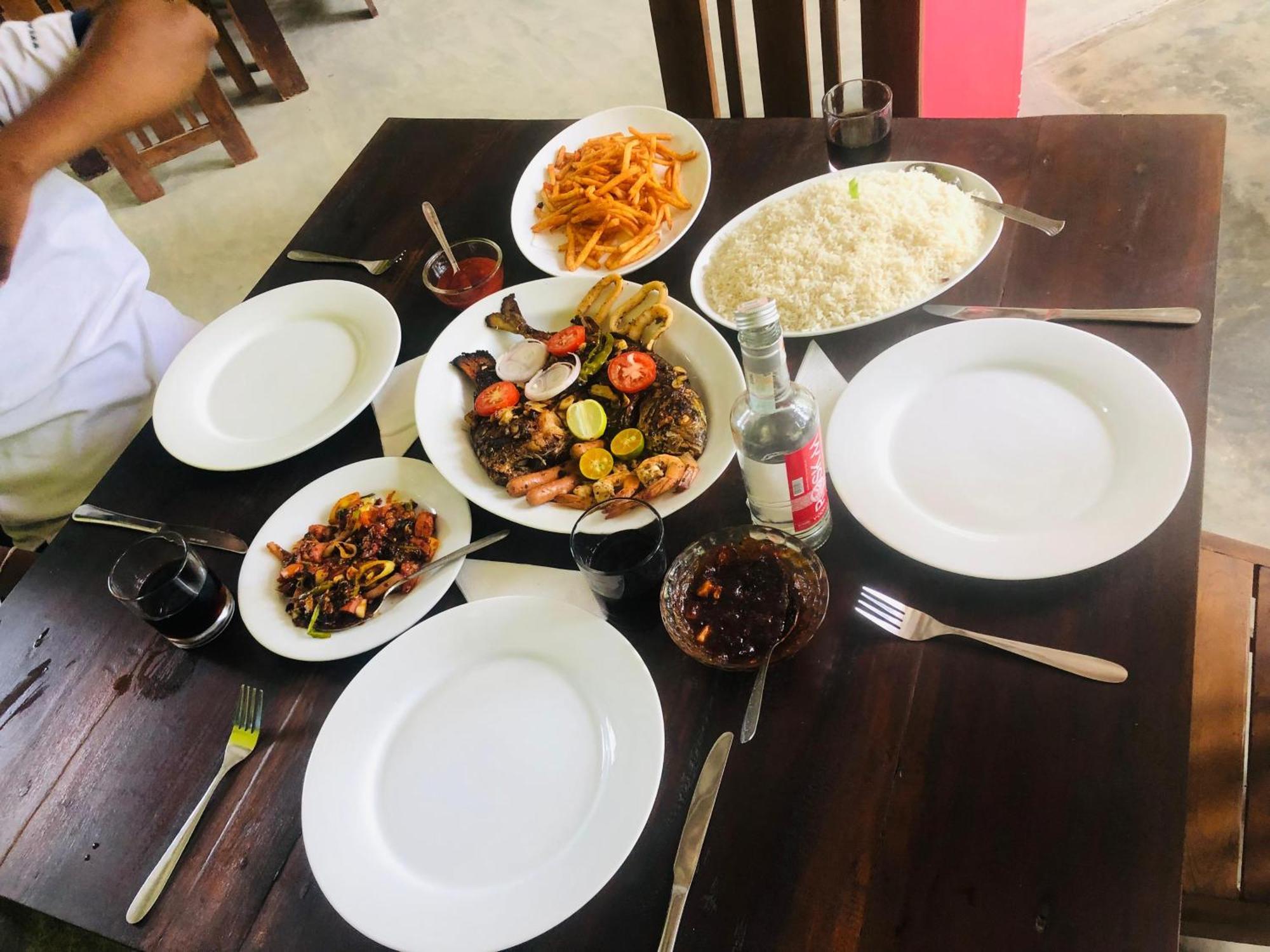 Jungle Restaurant And Villa Унаватуна Экстерьер фото
