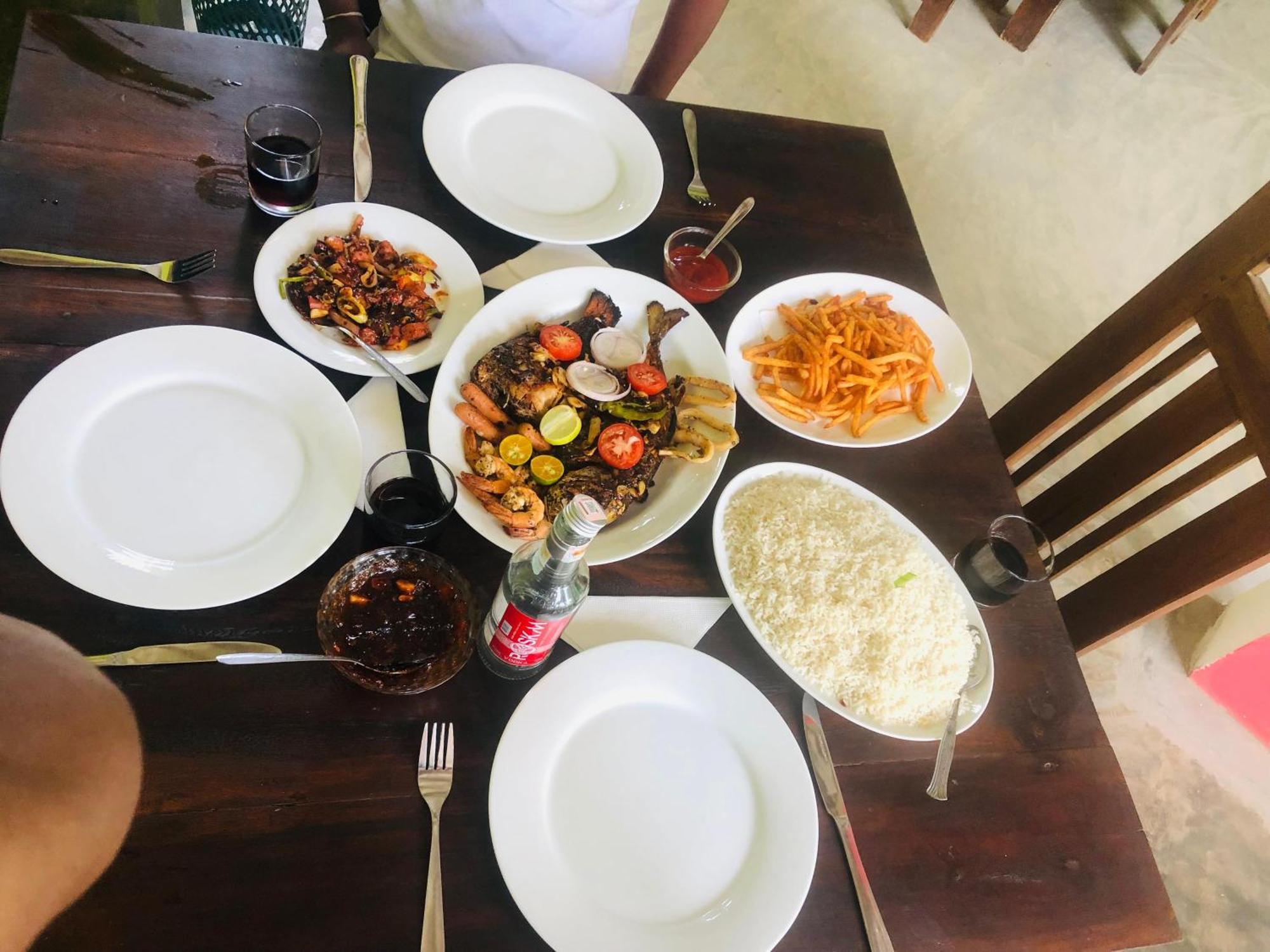 Jungle Restaurant And Villa Унаватуна Экстерьер фото